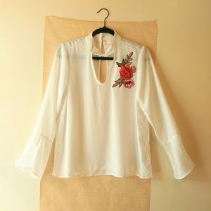 👚🌞Very Cute White Rose Shirt🌸💐
